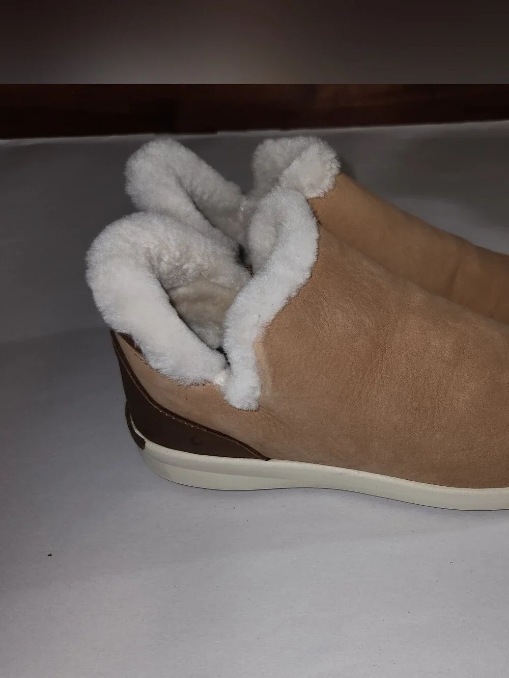 OluKai Malua Hulu Genuine Shearling Tan/Tapa Nubuck Leather Sneaker Women US 7
